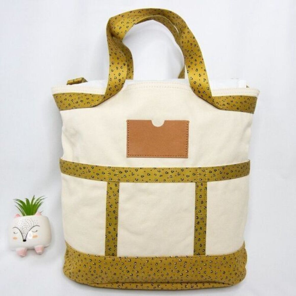Madewell Canvas Camden Tote Bag in Mini Leopard - Picture 4 of 16